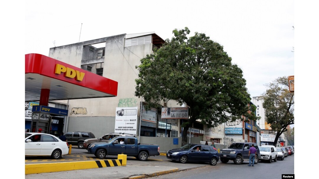 People wait in line to fill the tanks of their cars at a gas station of the state oil company PDVSA in Caracas, Venezuela, March 22, 2017.