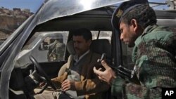 A soldier and citizen at a security checkpoint in Yemen, one of the countries the study's authors believe should be urged to institute more democratic reforms.