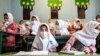 کرونا در ایران | واکسیناسیون ایران در رتبه ۶۸ جهان؛ «نقض مکرر» پروتکل‌های بهداشتی در برخی مدارس