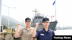 Des officiers de la marine sud coréenne