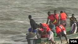 Mấy mươi người e rằng đã thiệt mạng sau khi một chiếc tàu chở quá tải bị chìm ở ngoài khơi Guinea, ngày 1/9/2012