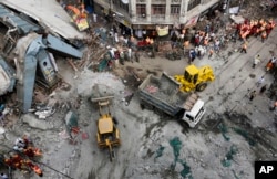 Excavator machines remove debris of a partially collapsed overpass in Kolkata, India, April 1, 2016.