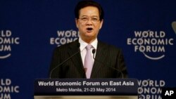 Vietnamese Prime Minister Nguyen Tan Dung addresses delegates at the opening of the two-day World Economic Forum on Asia, May 22, 2014 at the financial district of Makati, east of Manila, Philippines. 