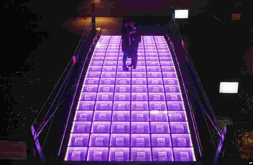 A couple takes pictures on a bridge made of lanterns on the eve of Seoul Lantern Festival, which will be held from Nov. 6-22, along Cheonggye stream in Seoul, South Korea.