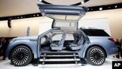 The Lincoln Navigator Concept is shown at the New York International Auto Show, March 23, 2016. 