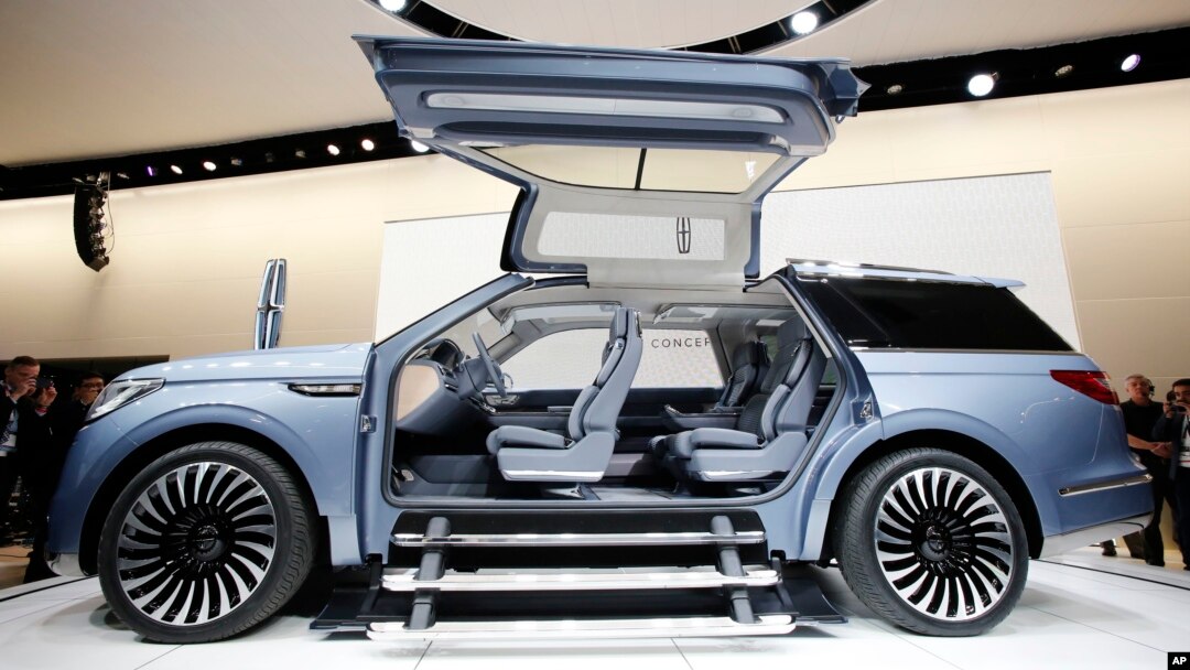 The Lincoln Navigator Concept is shown at the New York International Auto Show, March 23, 2016.