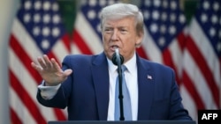 Presiden AS Donald Trump sering menyerang media yang mengkritiknya dengan menyebut "fake news" (foto: dok). 