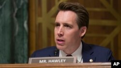 共和黨聯邦參議員霍利（Sen. Josh Hawley, R-MO）出席國會參議院司法委員會聽證會（2019年3月6日）