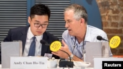 Victor Mallet, Financial Times journalist and first vice president of the Foreign Correspondents' Club (FCC), speaks with Andy Chan, founder of the Hong Kong National Party, during a luncheon at the FCC in Hong Kong, Aug. 14, 2018.