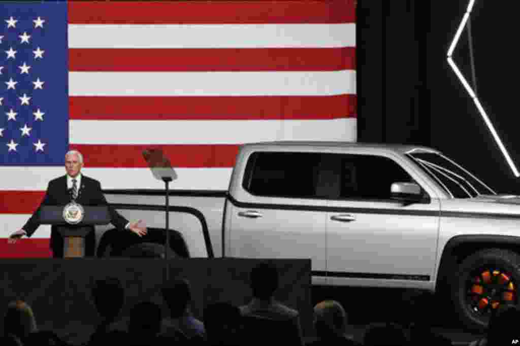 حضور مایک پنس معاون رییس جمهور امریکا در مراسم رونمایی از موترهای برقی شرکت لوردزتاون در اوهایو&nbsp;