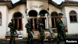 Sebuah masjid Ahmadiyah di Desa Ciampea, Bogor yang dibakar oleh massa tahun 2010 (foto: ilustrasi).