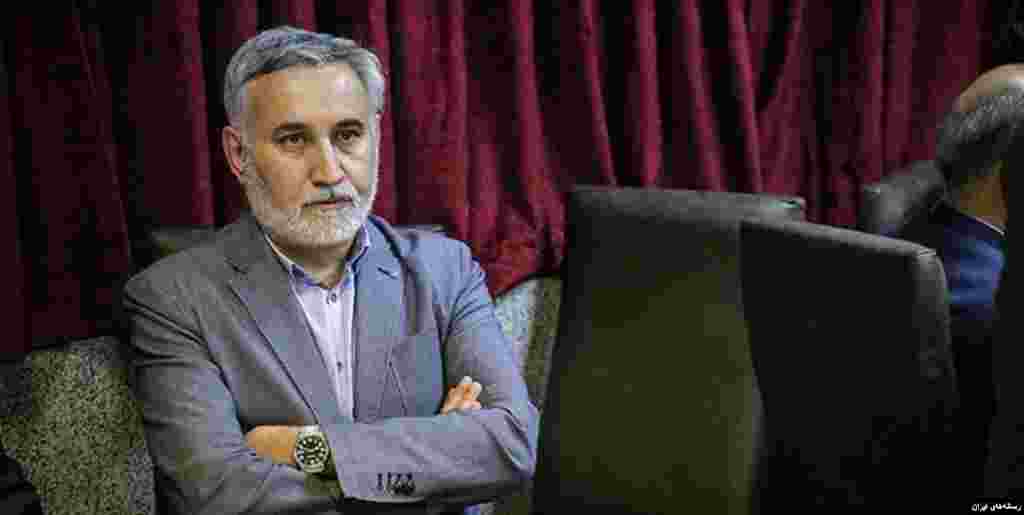 دادستان عمومی و انقلاب تهران خبر داد که محمدرضا خاتمی، برادر رئیس جمهوری سابق ایران به خاطر اظهاراتش درباره تقلب در انتخابات سال ۱۳۸۸ مورد پیگرد قرار گرفته است. از او پرسیده شده چرا گفته است که در آن انتخابات ۸ میلیون رای تقلب شد.