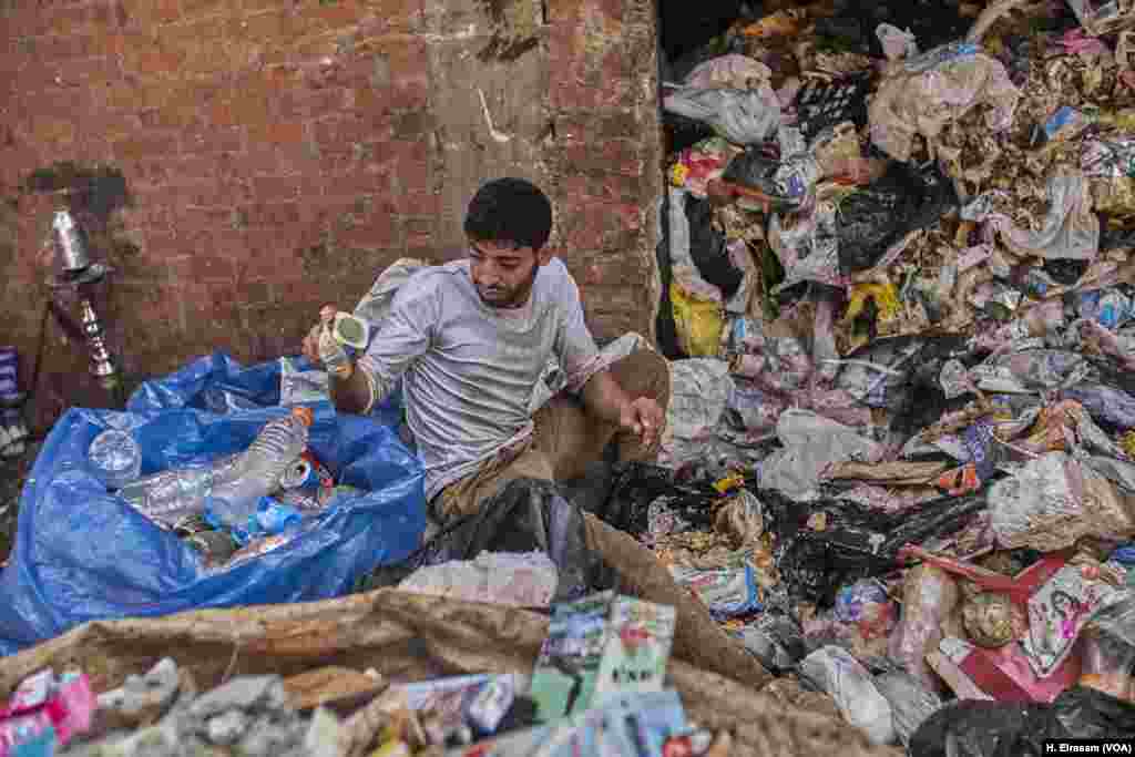 Osama, a worker and resident of Manshiyat Nasser, separates garbage for recycling. Cairo&rsquo;s Garbage receives 14,000 tons of garbage every day, nearly half of it organic waste, according to the Association to Protect the Environment.