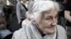پژوهش جدید: ناشنوایی در سالمندان اگر درمان نشود منجر به انزوا و تنهایی می‌شود