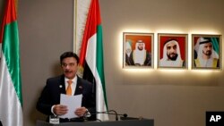 ເອກອັກຄະລັດຖະທູດ ຂອງ UAE ປະຈຳ ນະຄອນຫຼວງ ລອນດອນ ທ່ານ ຊູໄລມານ ຮາມິດ ອາລມັສຣຸຍ ກ່າວຖະແຫລງ ກ່ຽວກັບ ຄະດີສາຍລັບ ຕໍ່ທ່ານ ແມັດຕີວ ເຮດເຈັສ ອາຍຸ 31 ປີ ທີ່ເປັນນັກສຶກສາປະລິນຍາເອກ, ຢູ່ສະຖານທູດ ຂອງ UAE ໃນນະຄອນຫຼວງ ລອນດອນ, ວັນສຸກ ທີ 23 ພະຈິກ 2018.