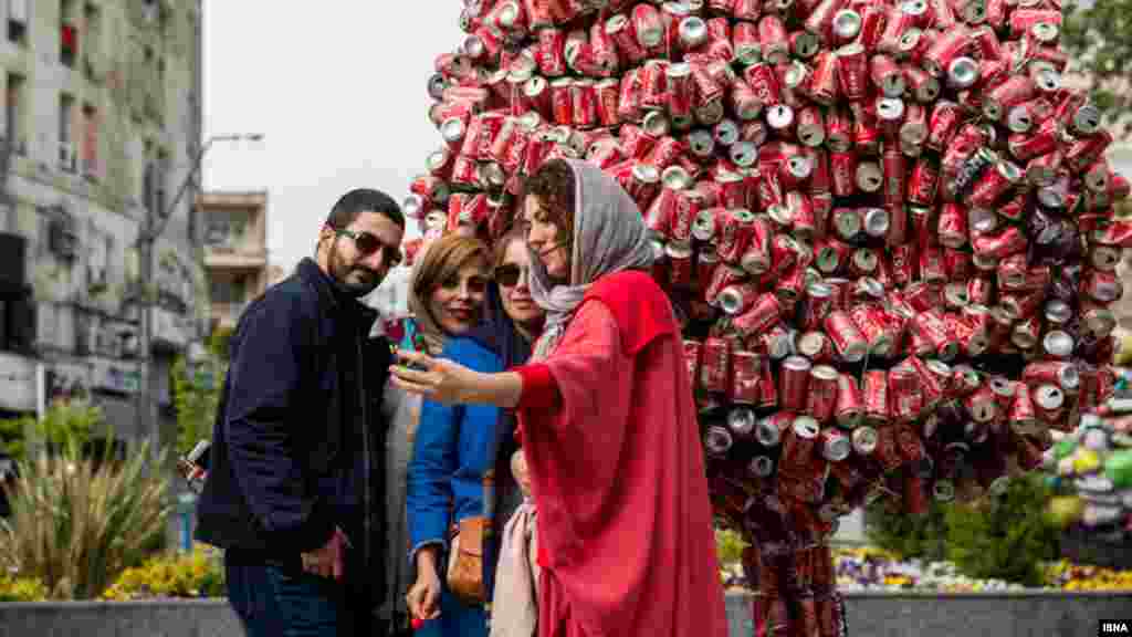 حال خوش تهران در روزهای اول سال نو. عکس: امیر خلوصی، ایسنا