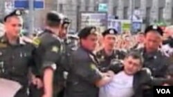 Protesti ne mogu uticati na politiku vladajuće strukture?