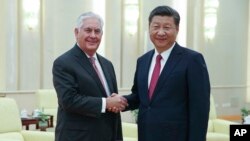 U.S. Secretary of State Rex Tillerson, left, shakes hands with China's President Xi Jinping before their meeting at the Great Hall of the People on September 30, 2017 in Beijing, China.