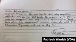 Surat yang diberikan Ketua Umum PPP Romahurmuziy kepada wartawan ketika ingin dibawa ke rutan KPK. (Foto: Fathiyah Wardah/VOA)