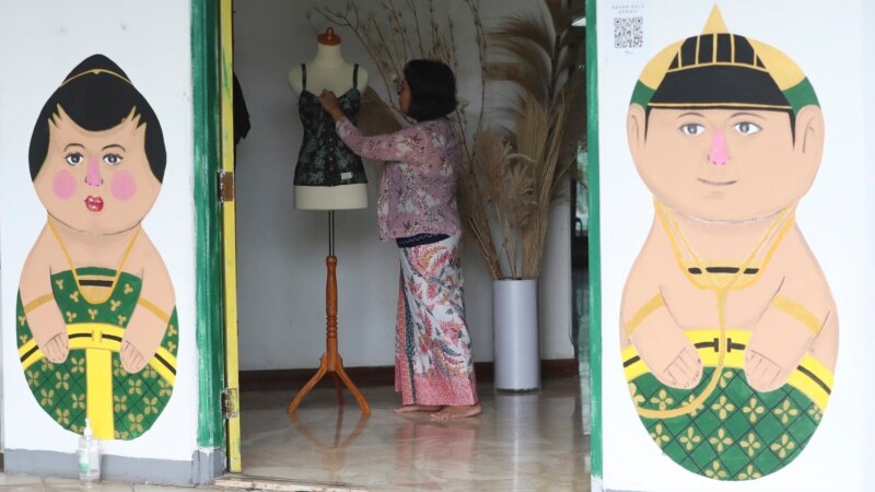 An Online Market Grows in Indonesia