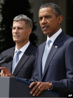 U.S. President Barack Obama (R) announces that Alan Krueger (L) will serve as the Chairman of the White House Council of Economic Advisers, at the White House, August 29, 2011.