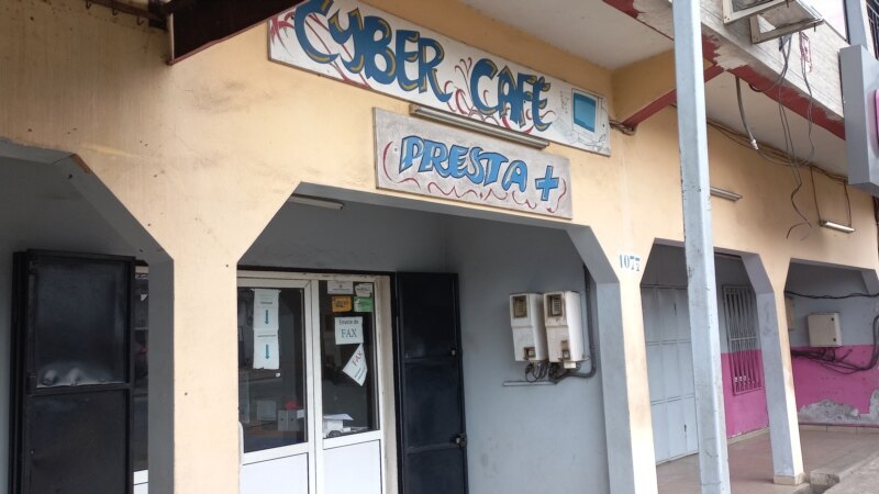 A Libreville, le déclin des cyber cafés face au boom des smartphones