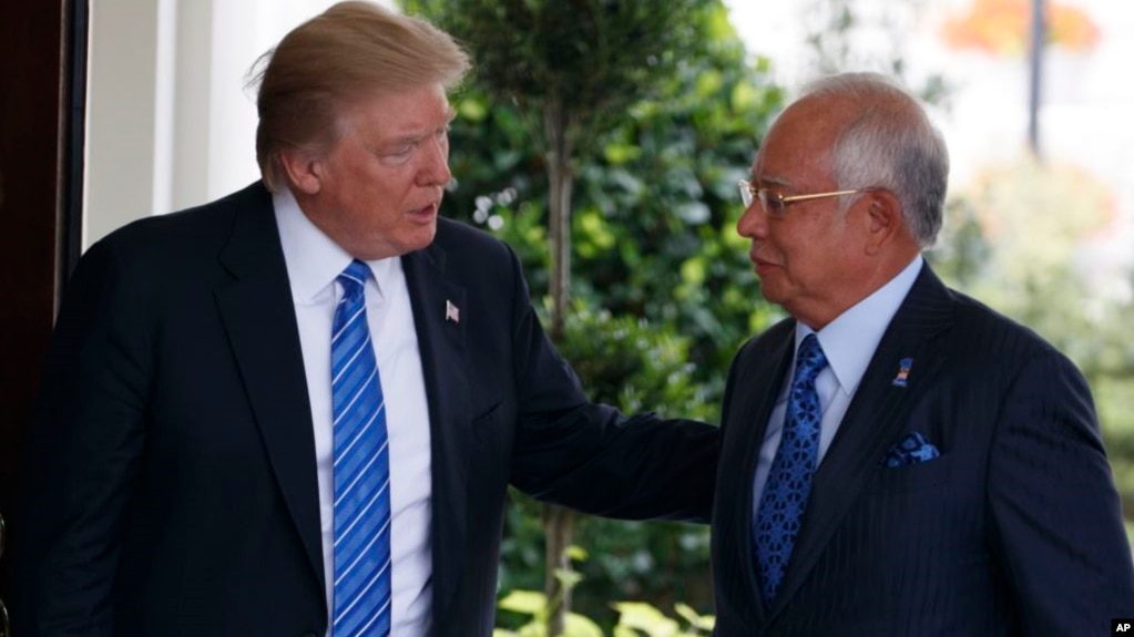 Tổng thống Donald Trump đón Thủ tướng Malaysia Najib Razaktại Tòa Bạch Ốc ngày 12/9/2017.