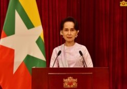 နိုင်ငံတော်အတိုင်ပင်ခံပုဂ္ဂိုလ် ဒေါ်အောင်ဆန်းစုကြည် (သတင်းဓာတ်ပုံ - Myanmar State Counsellor Office - မတ် ၁၆၊ ၂၀၂၀)