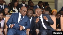 Le président sortant Joseph Kabila, à droite, et son succésseur Félix Tshsiekedi lors de l'investiture au Palais de la nation, Kinshasa, 24 janvier 2019.