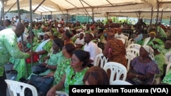Les militants réunis à Abidjan pour fêter les 73 ans du PDCI, en Côte d'Ivoire, le 9 avril 2019. (VOA/George Ibrahim Tounkara)