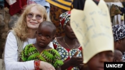 From 12 to 22 February 2012, UNICEF Goodwill Ambassador Mia Farrow traveled to Chad and the DRC to promote expanded polio eradication efforts and to review other UNICEF-supported programs. 