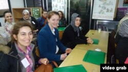Преку совети и обука - до работа: фотографија од сесијата во организација на „Женска акција“ 
