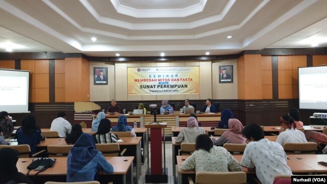 Diskusi Membedah Mitos dan Fakta Tentang Sunat Perempuan di PSKK UGM, Kamis, 6 Februari 2020. (Foto: VOA/ Nurhadi)