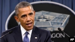 바락 오바마 미국 대통령이 6일 ISIL 대응 군사 현황에 관한 보고를 받은 후 국방부 청사에서 기자회견을 하고 있다.