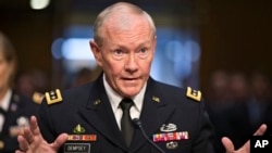 Ketua Gabungan Kepala Staf Angkatan Bersenjata AS, Jenderal Martin Dempsey menyampaikan lima opsi intervensi militer AS di Suriah (foto: dok).