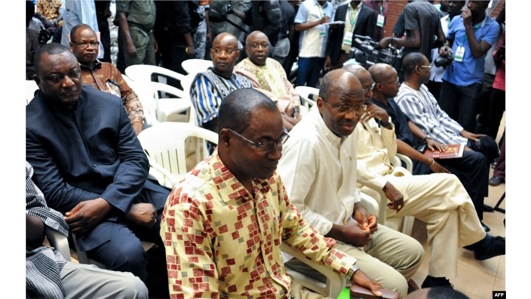 Djibrill Bassolé, Gilbert Diendéré et d'autres accusés lors de leur procès à Ouagadougou, le 27 avril 2017
