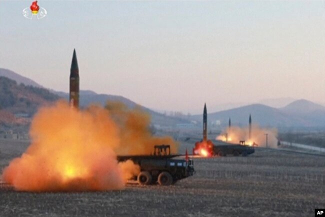 Bắc Triều Tiên đã và vẫn đang tìm cách phát triển tên lửa đạn đạo mang đầu đạn hạt nhân có khả năng bắn tới Hoa Kỳ.