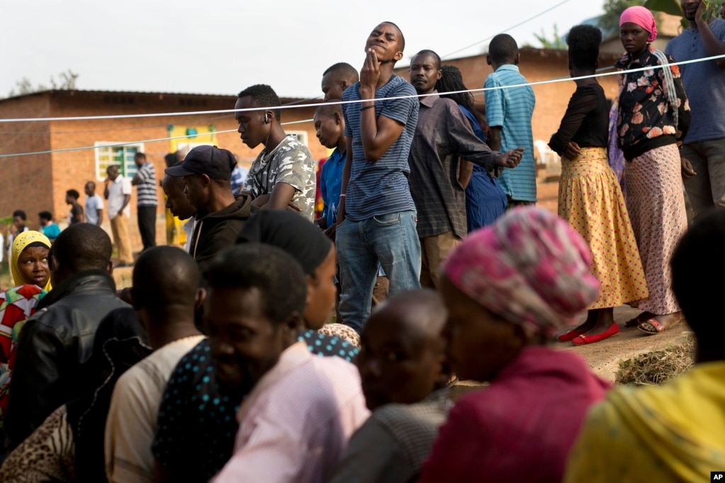 Rwandans waiting to vote in Kigali, Aug. 4, 2017. (AP)