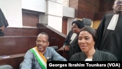 Alain Lobognon lors de son procès, à Abidjan, le 14 fevrier 2019. (VOA/Georges Ibrahim Tounkara)