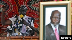 FILE - Rebecca Nyandeng, the widow of late former rebel Sudan People's Liberation Movement leader John Garang, addresses mourners during the funeral service in Juba, August 6, 2005.