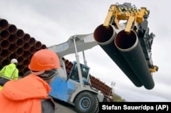 GERMANY -- Steel pipes for the North Stream 2 pipeline are uploaded in Mukran harbour in Sassnitz, May 8, 2017