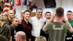 Presidenti Obama në Havai, viziton trupat e marinës amerikane