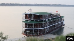 Viking Cruise Journey ship with a British passenger tested positive for Covid-19 docks in Kampong Cham province, Cambodia, March 12, 2020. The Cambodian Health Ministry announced on Thursday that two more passengers have tested positive. (Sun Narin/VOA Khmer)
