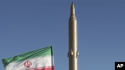 2008년 시범 발사에 앞서 공개된 이란의 미사일
