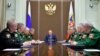 Rusya Cumhurbaşkanı Putin askeri yetkililerle