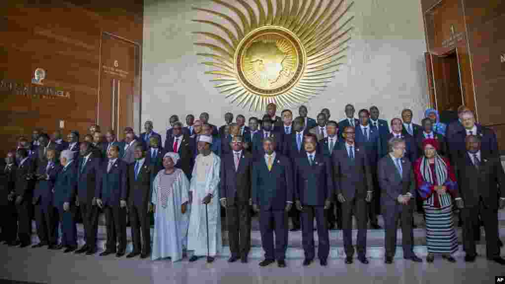 Les participants se réunissent pour une photo de famille, lors de l'Assemblée de l'Union africaine, à Addis-Abeba, Ethiopie, le 30 janvier 2017.