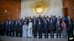 Les participants se réunissent pour une photo, lors de l'Assemblée de l'Union africaine, à Addis-Abeba, Ethiopie, le 30 janvier 2017.