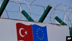 Deportacioni centar za migrante u Turskoj obavijen bodljikavom žicom