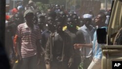 Des Burkinabè manifestent le 28 octobre 2014