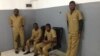 Familiares de activistas angolanos queixam-se das condições na cadeia
